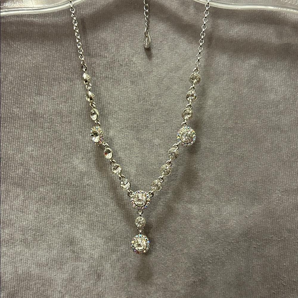 Elegant Silver Necklace with Crystal Accents